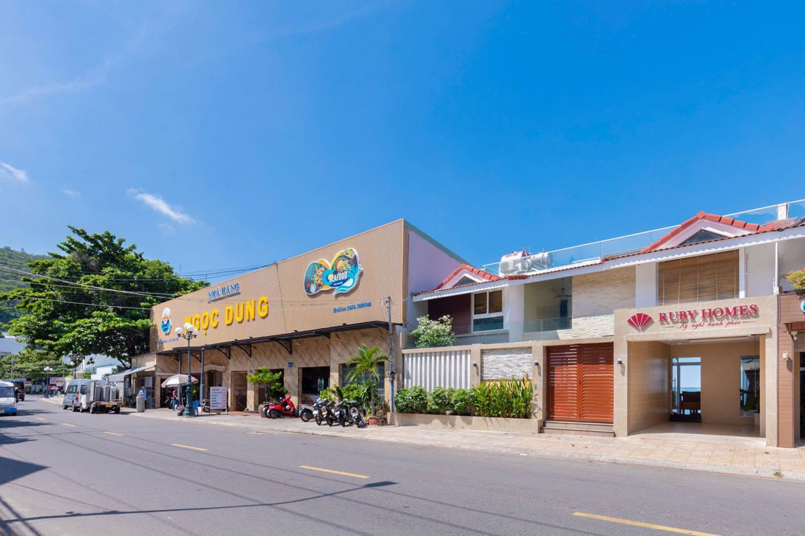 Biển khu vực Bãi Dâu chủ yếu dành cho ngắm cảnh và thưởng thức view. 