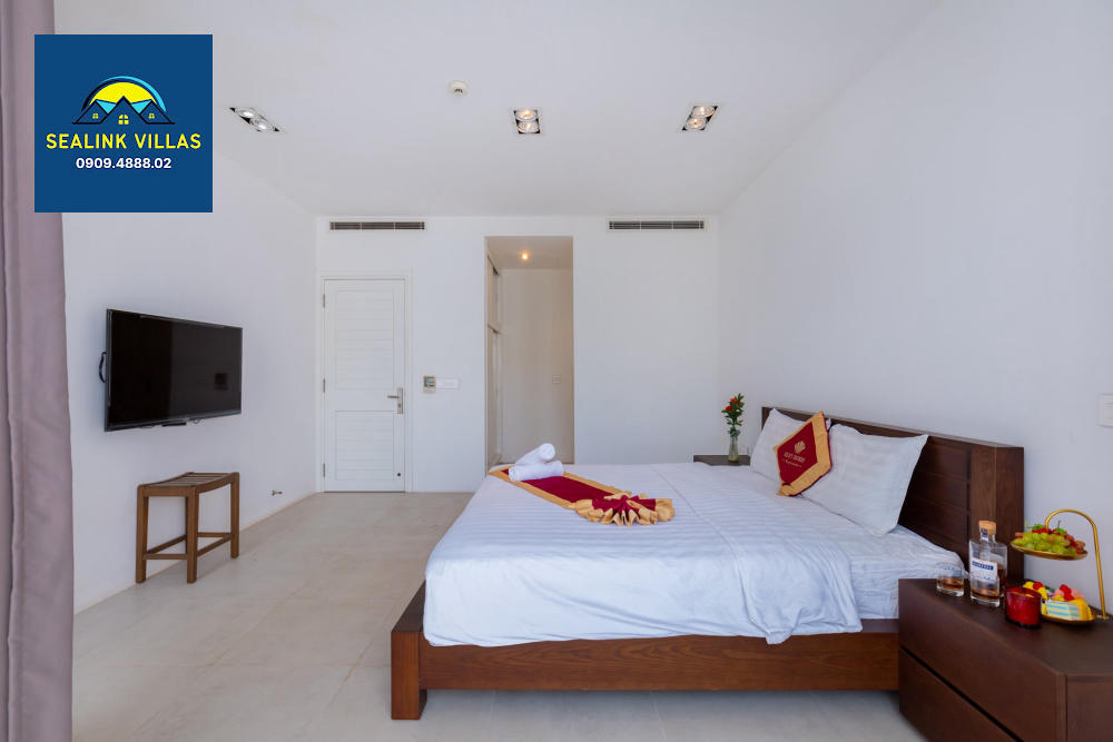 Tổng cộng có 6 giường và thêm nệm phụ, có thể phục vụ đoàn 15 khách lớn nhỏ