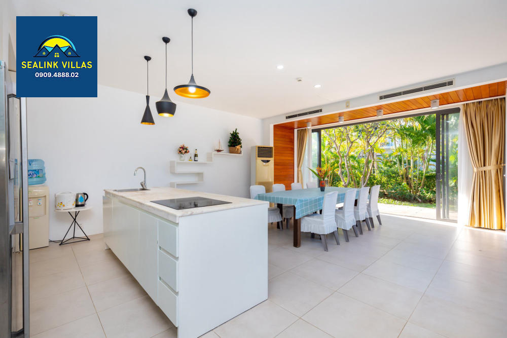 Villa áp dụng nhận nhà từ 14h và trả trước 12h hôm sau. 