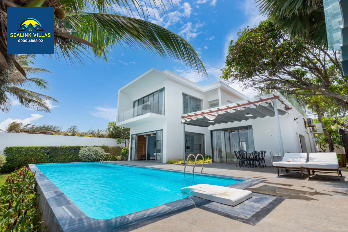 Căn biệt thự tọa lạc ngay dãy sát biển trong khu Aria Resort